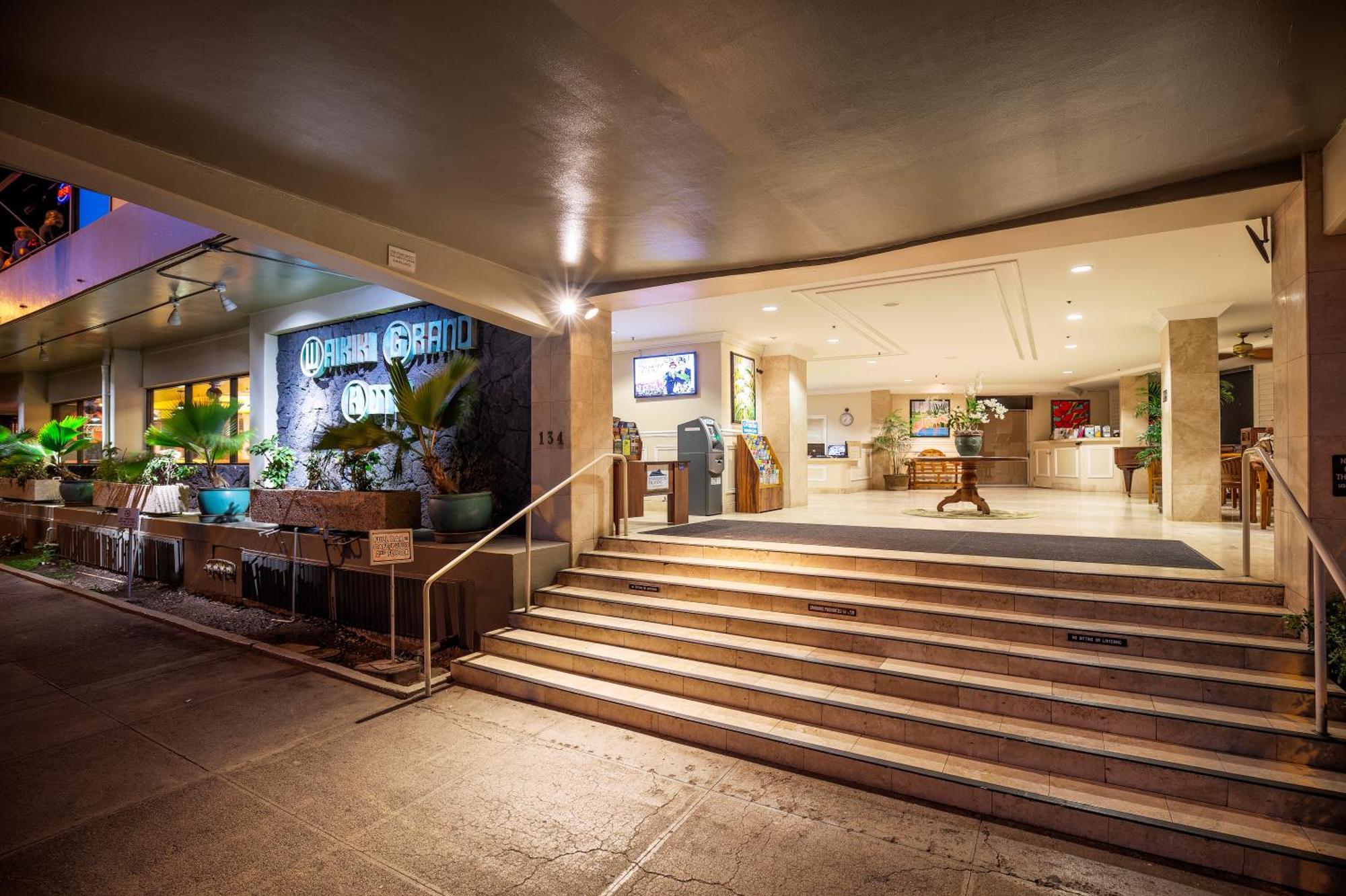 Castle At Waikiki Grand Hotel Honolulu Exterior photo