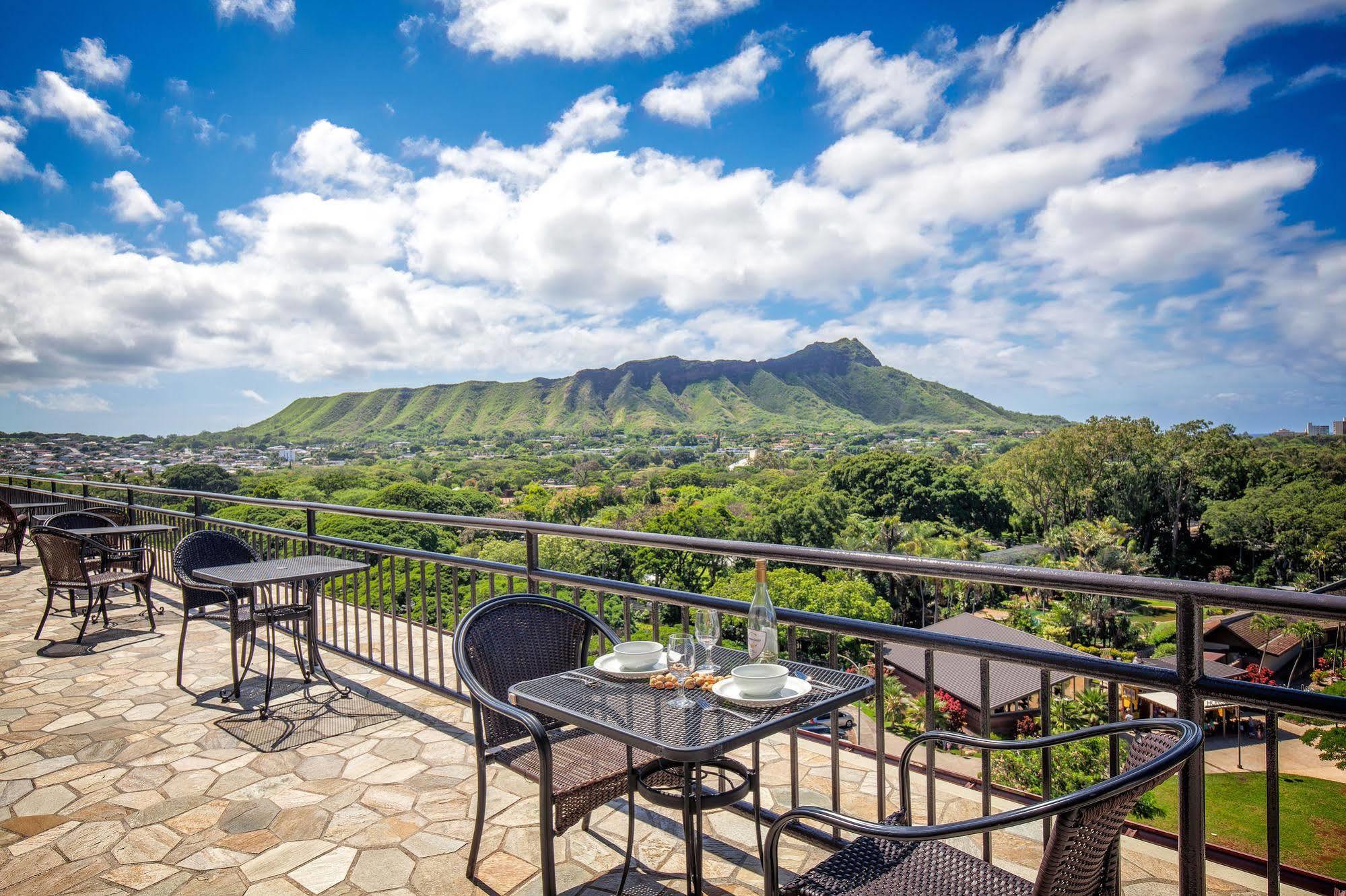 Castle At Waikiki Grand Hotel Honolulu Exterior photo